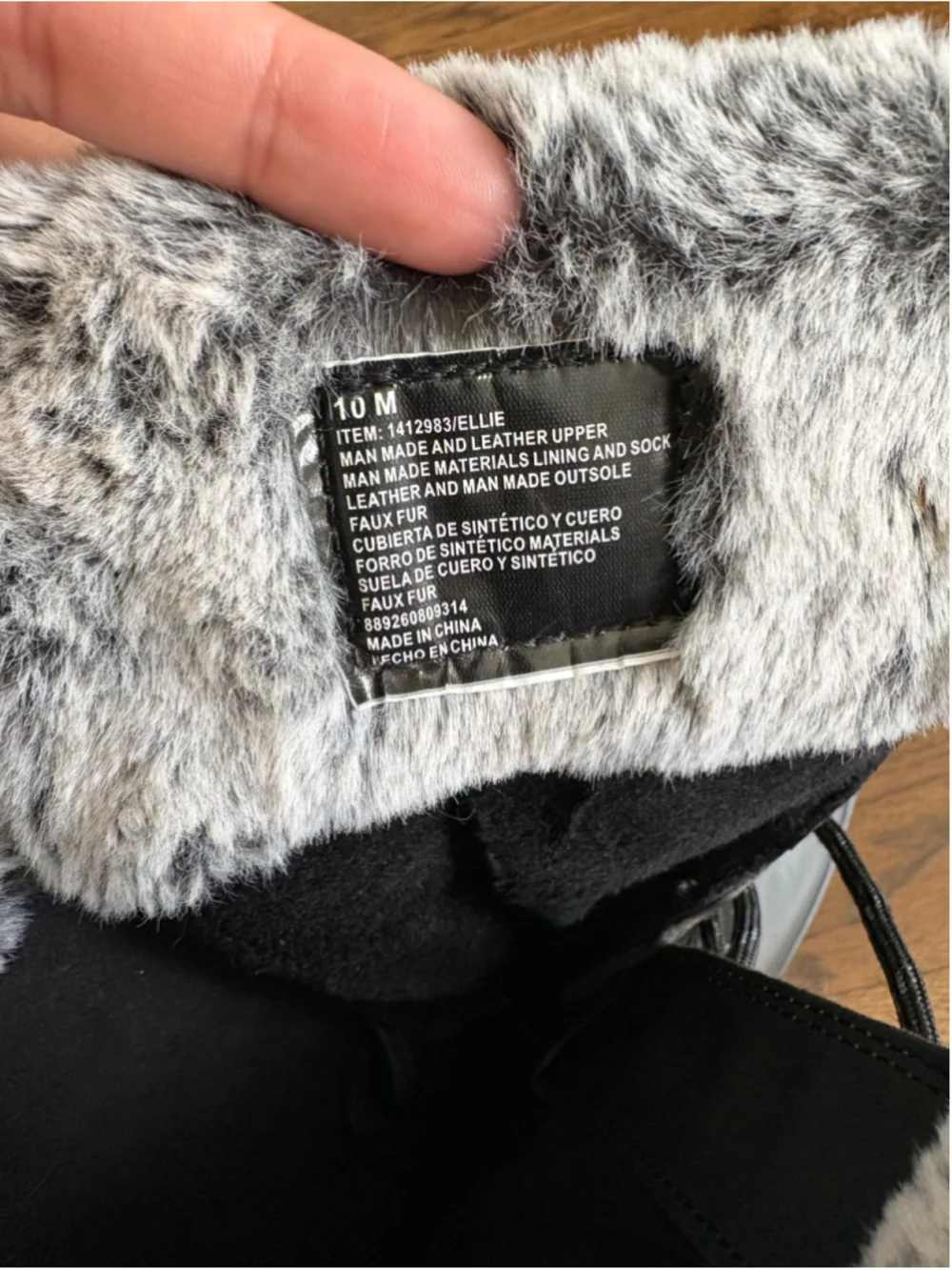 Women's Khombu Winter Boots Size 10 Black and Grey Faux Fur